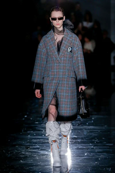 Look 15